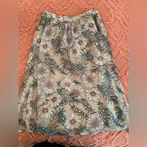 ASTR Floral Skirt. Size Medium.